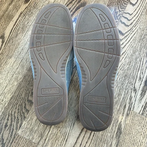 Sperry Bluefish 2 Eye Boat Show. Gray with Sparkly Accents. - Picture 7 of 7